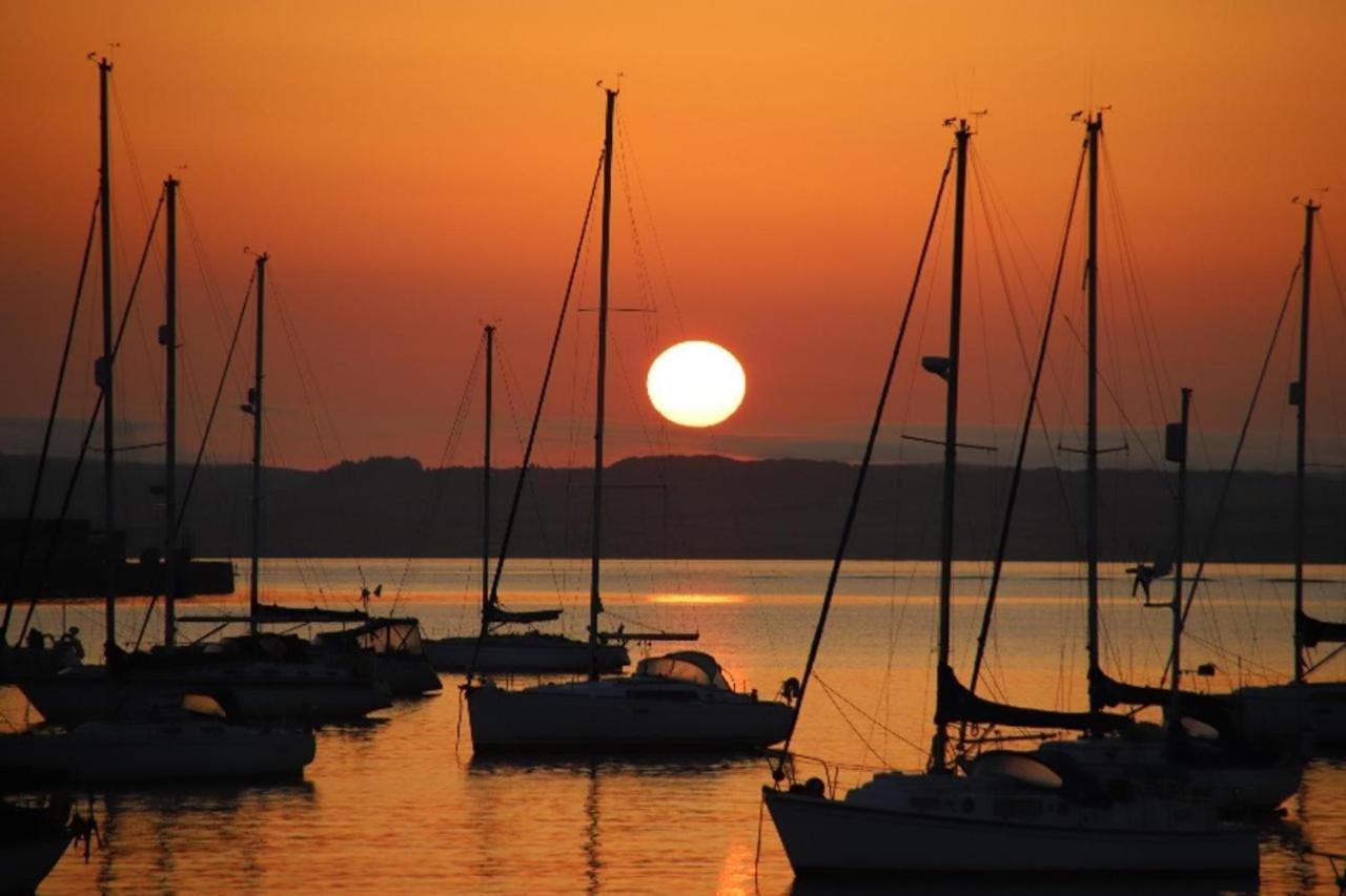Ynys Lawd, Holyhead Marina Lejlighed Eksteriør billede